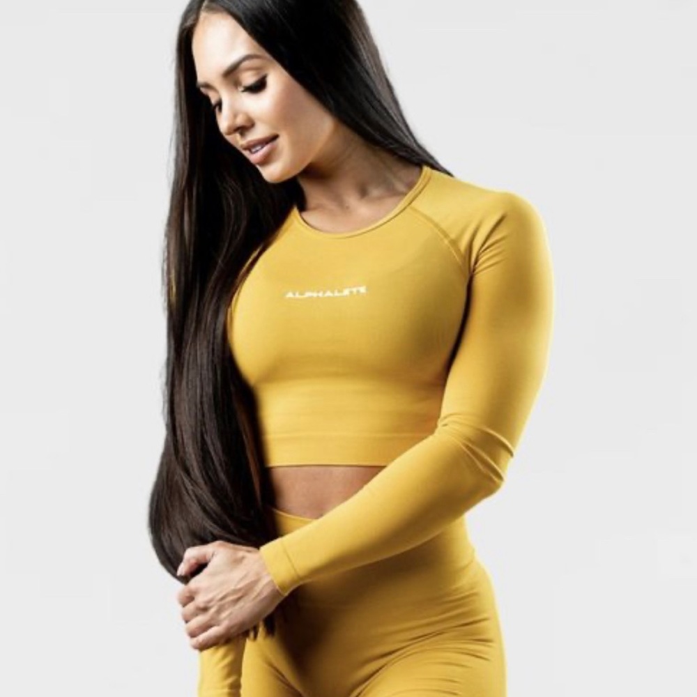 Alphalete Amplify Long Sleeve Crop